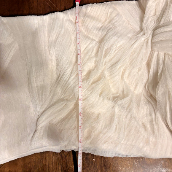 Monique Lhuillier Wedding Dress – Ivory Tulle Mermaid Gown –00 - Picture 11 of 16